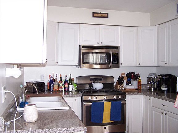 2nd image of 17 Sunny Brook Cir #17