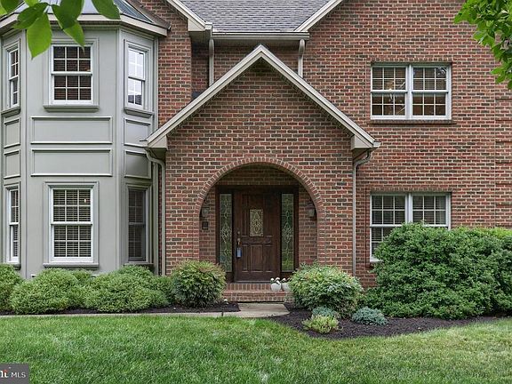 5th image of 2 Merion Ct