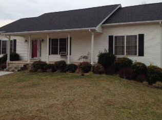 100 Laura Ln, Wirtz, VA 24184