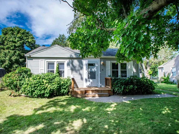 116 S Lawndale Ave, Washington, IL 61571