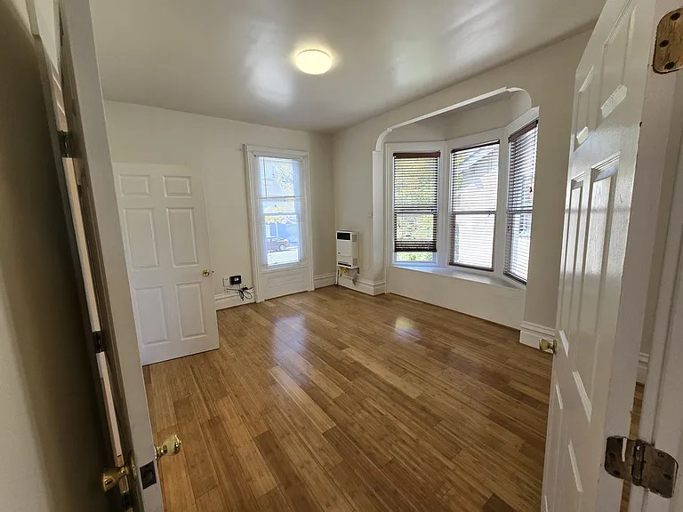 632 E 20th St #B — Photo 10