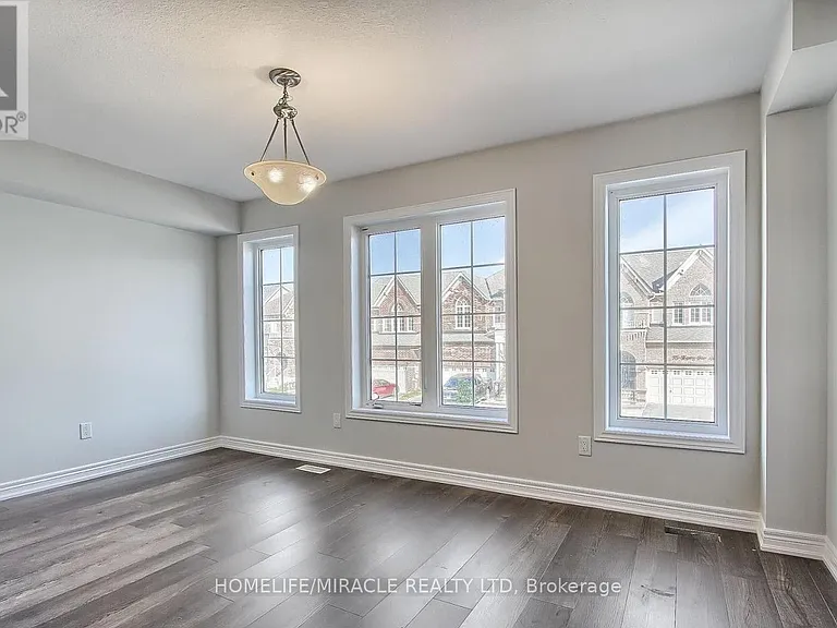 70 Knotty Pine Ave — Photo 14