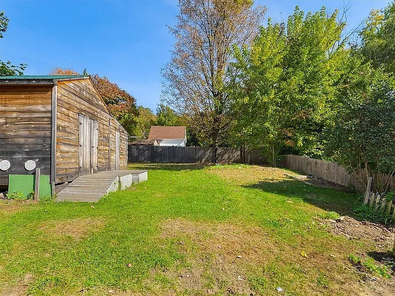 15 Pleasant St — Photo 17