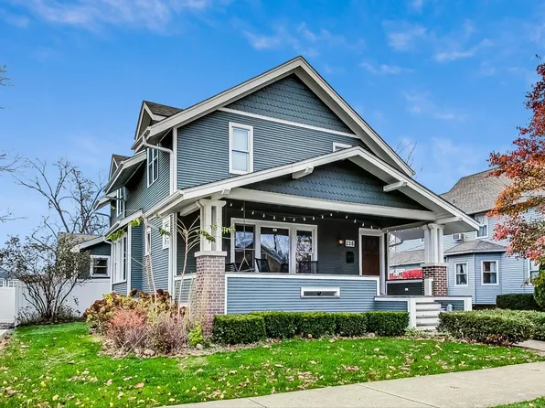 255 E 3rd St, Elmhurst, IL 60126