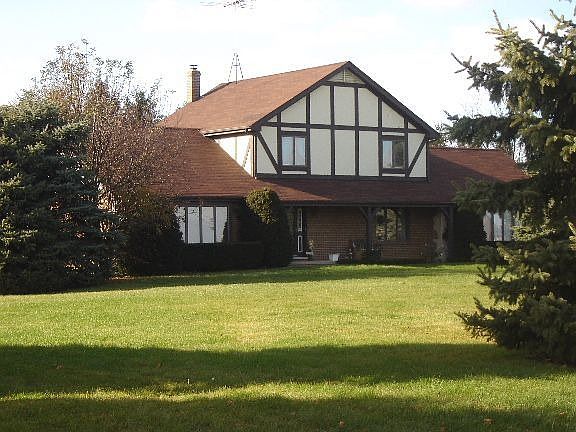 Beautiful Country Home on 1.4 Acres
