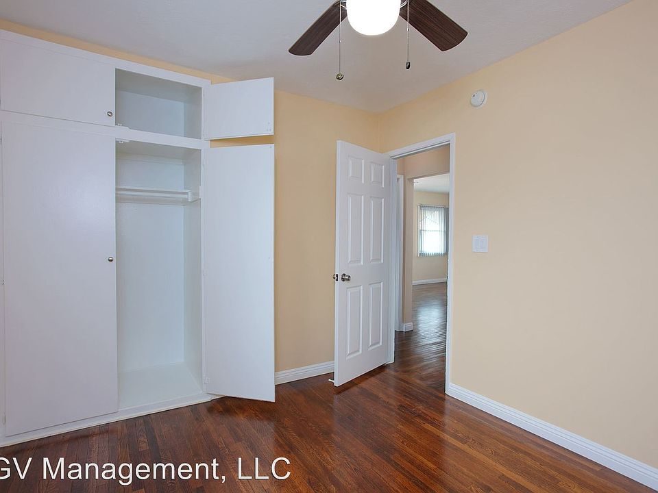 1st image of 747 W Crescent Dr