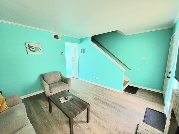 3rd image of 925 Sealy St #12