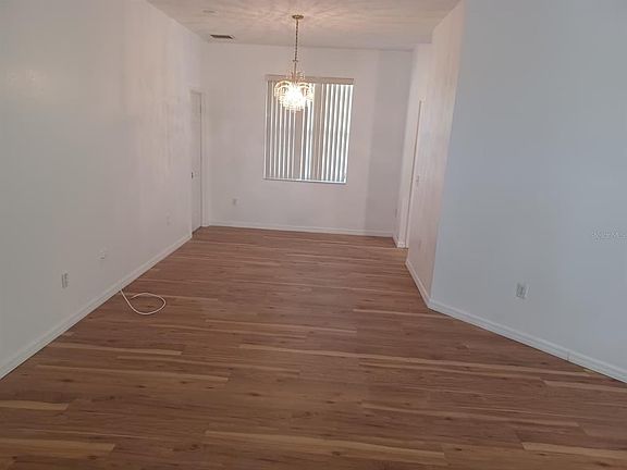 2nd image of 425 Bridgewater Ct
