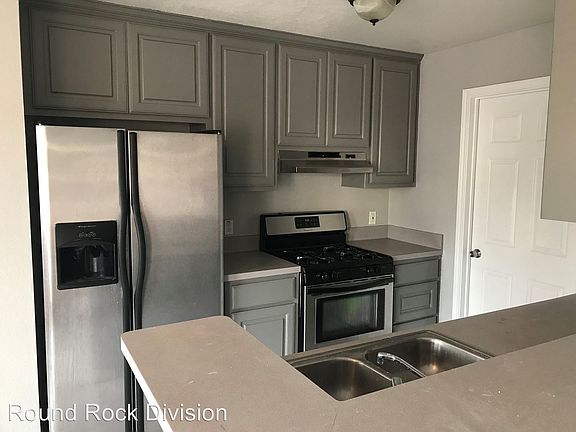 2nd image of 1516 Parkfield Cir