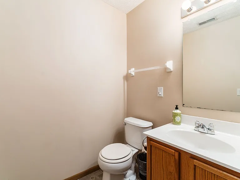 135 Saratoga St — Photo 15