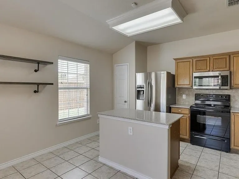 206 Serenade Ln — Photo 8