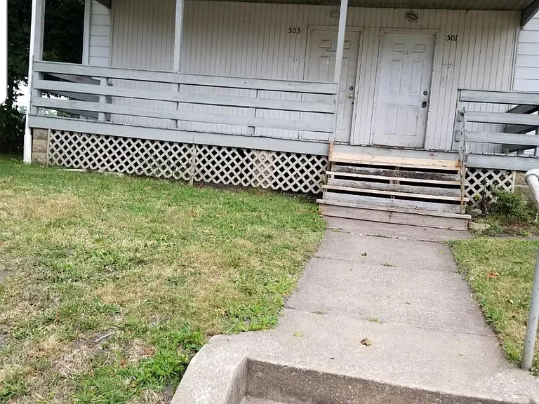501 High Ave SW — Photo 2