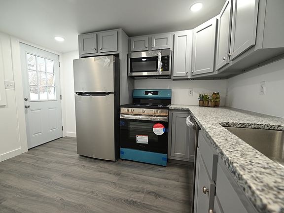 4th image of 218 W South St