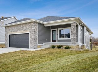 9438 Bellflower Ln, Norwalk, IA 50211