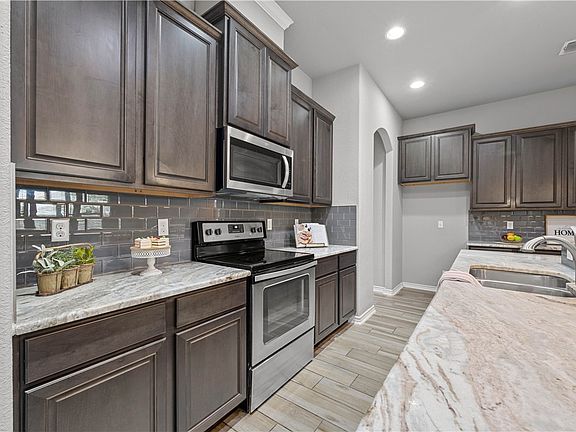 4th image of 118 Norwood Oaks Dr