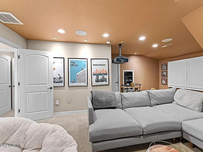 9607 Levens Way — Photo 31