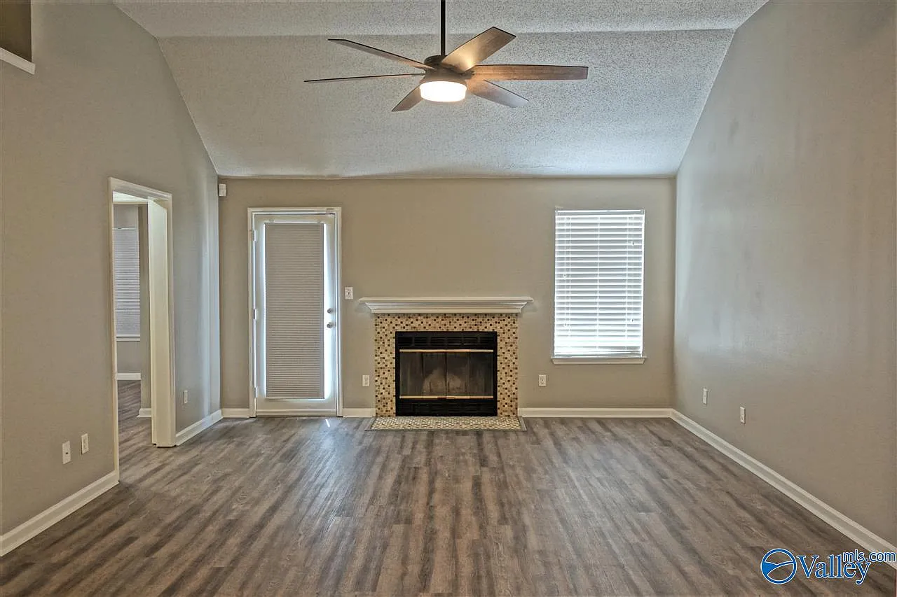 3 bed, 2.0 bath, 1276 sqft, $1,500 — Photo 4