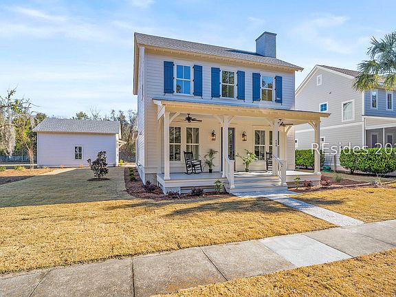 3rd image of 448 Commons Cir