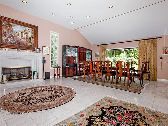 5th image of 16132 Moorpark St