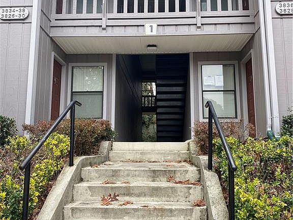 2nd image of 3826 Woodridge Way #3826