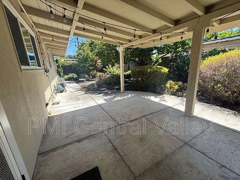944 Bridgewood Way — Photo 38