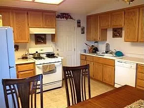 780 Douglas St photo 1
