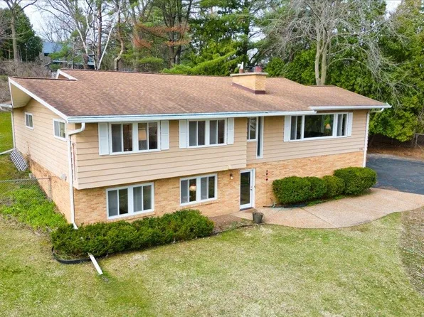 5745 Old Middleton Rd, Madison, WI 53705