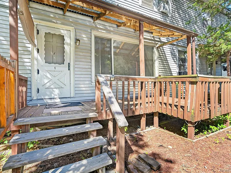 4 Montgomery Rd #1 — Photo 1