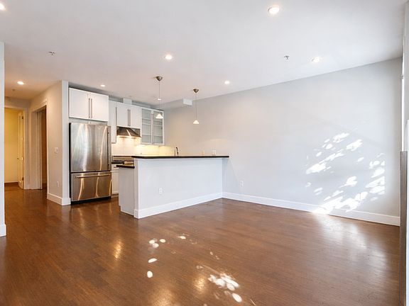 5th image of 1738 Lombard St APT 2
