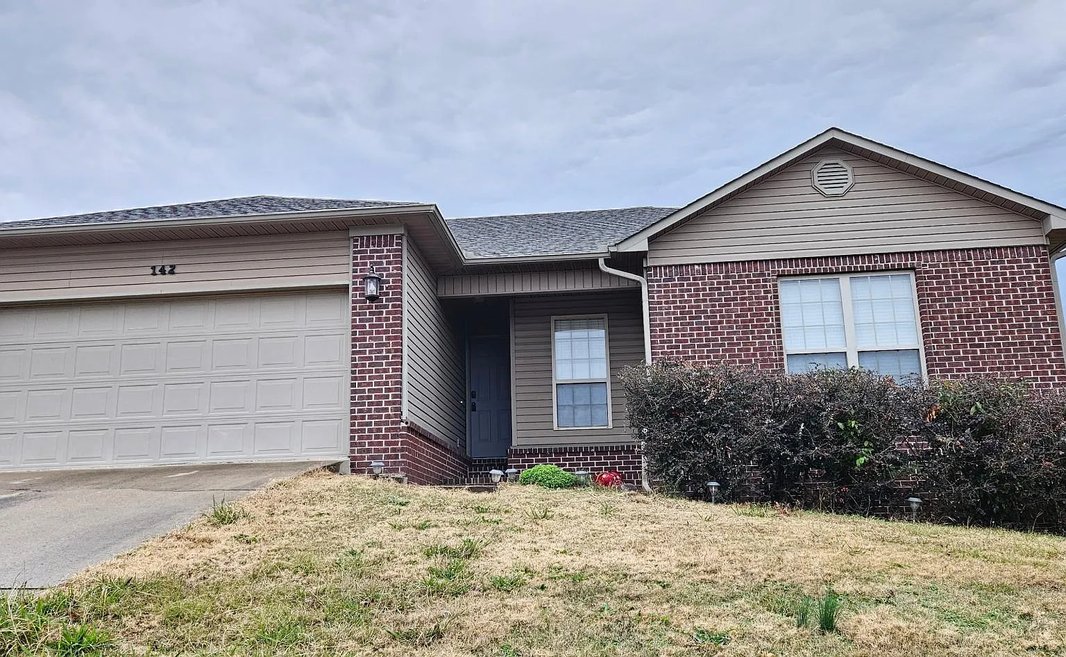 3 bed, 1212 sqft, $1,295 — Photo 1