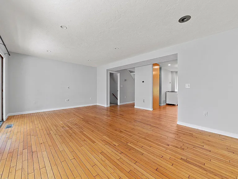 52 River St — Photo 13