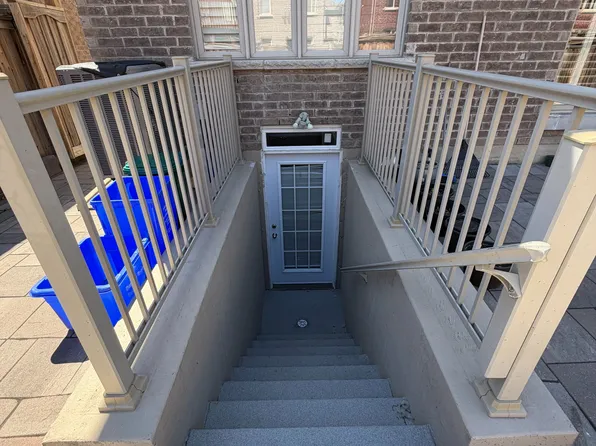 105 Stannardville Dr #Basement, Ajax, ON L1T 0M4