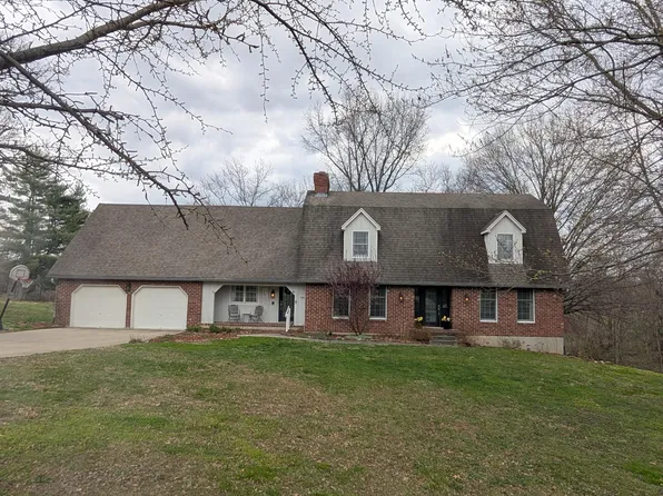 106 Walnut Dr, Carrollton, MO 64633