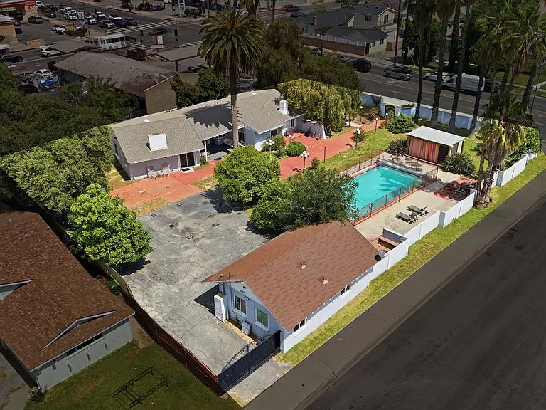 8647 Corbin Ave — Photo 7