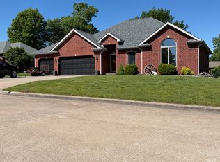 1685 S Hedgewood Dr, Bolivar, MO 65613