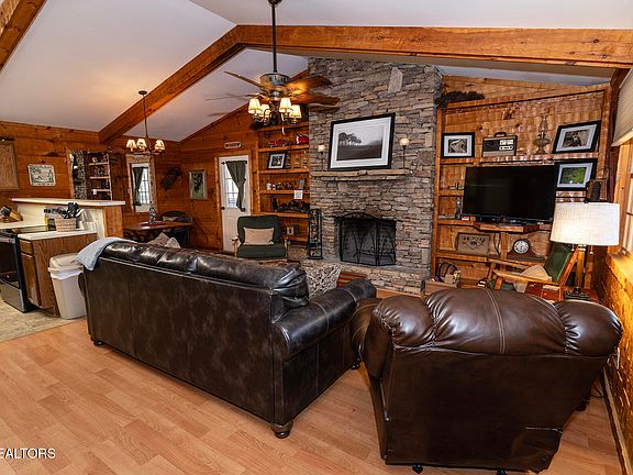 4th image of 407 Kurts Corner Rd