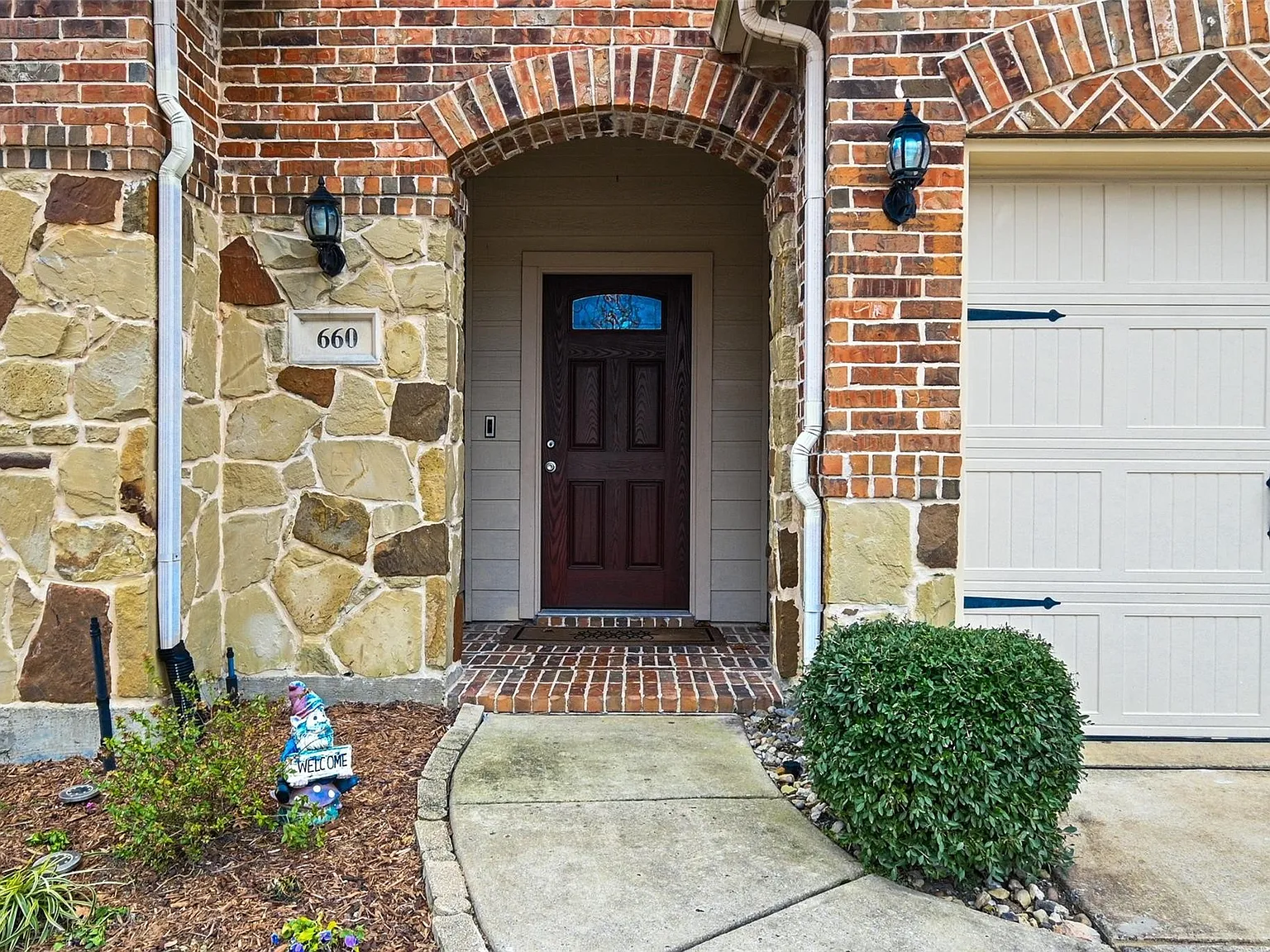 4 bed, 2397 sqft, $2,595 — Photo 2