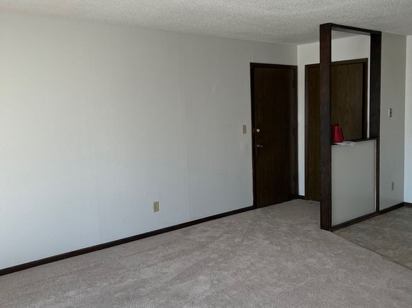 Robinwood Apartments | 285 Robins Rd, Hiawatha, IA