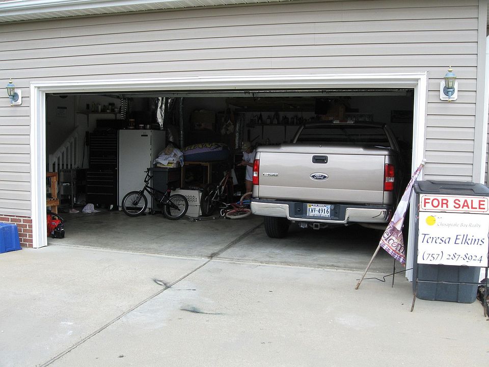 part of 2.5 attached garage