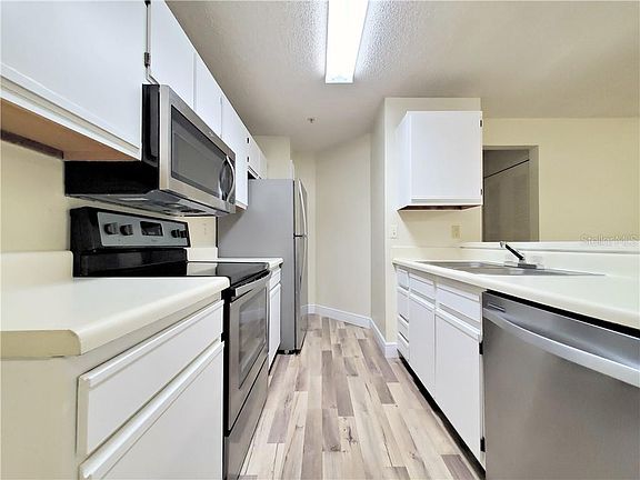 5th image of 958 Salt Pond Pl Unit 202