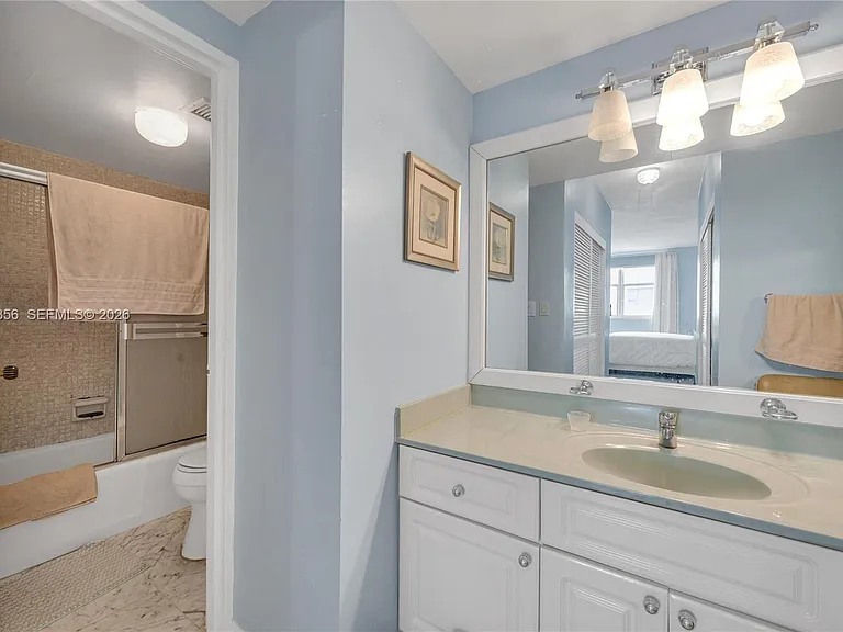 5001 Collins Ave #4E — Photo 14