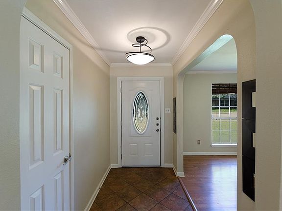 3rd image of 1713 Throwbridge Ln