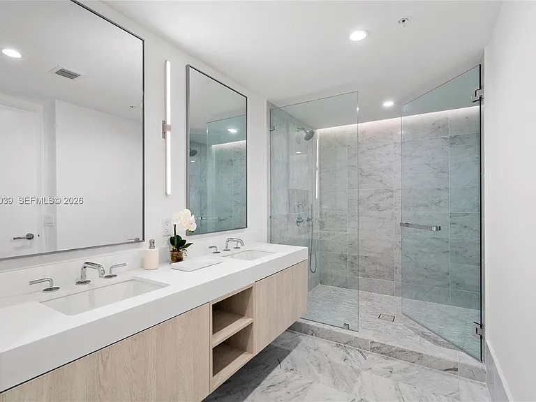 9201 E Bay Harbor Dr #604 — Photo 22