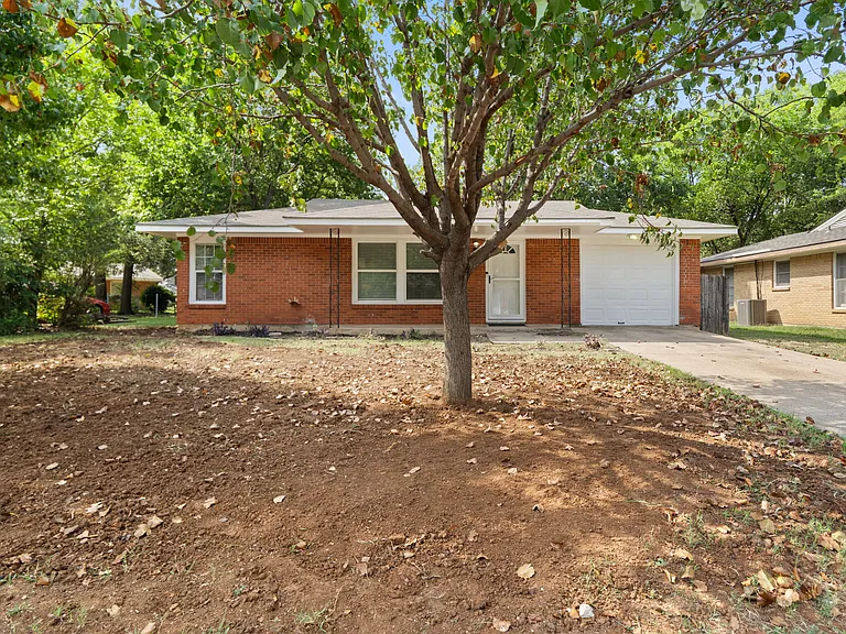 6418 Onyx Dr N — Photo 25
