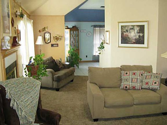 4th image of 4233 Lamar Dr