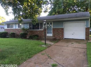 890 Iris Dr, Florissant, MO 63031