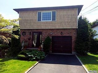 155 Latham Rd, Mineola, NY 11501
