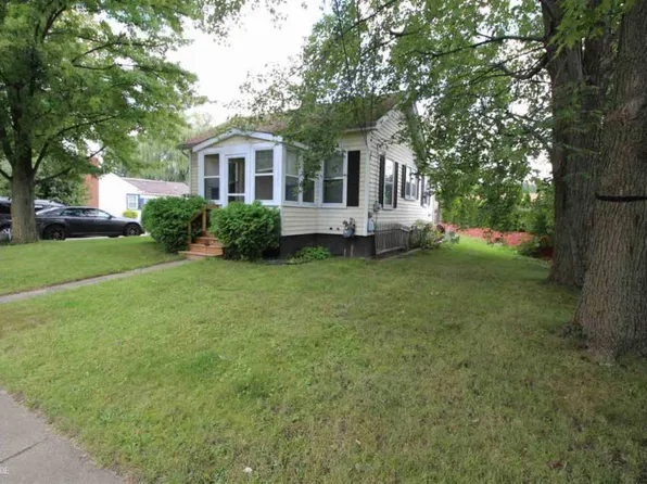 68650 Howard St, Richmond, MI 48062