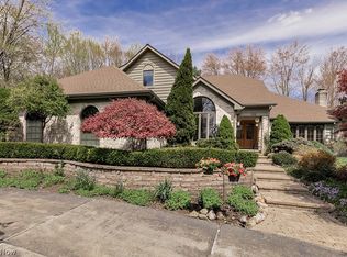 808 Hardwood Ct, Gates Mills, OH 44040