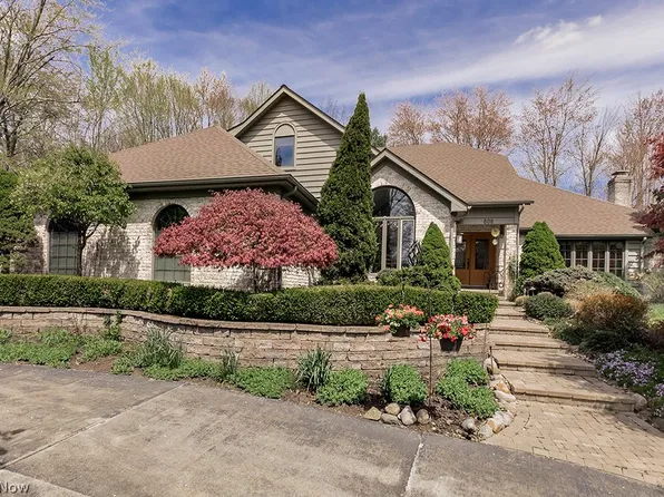 808 Hardwood Ct, Gates Mills, OH 44040